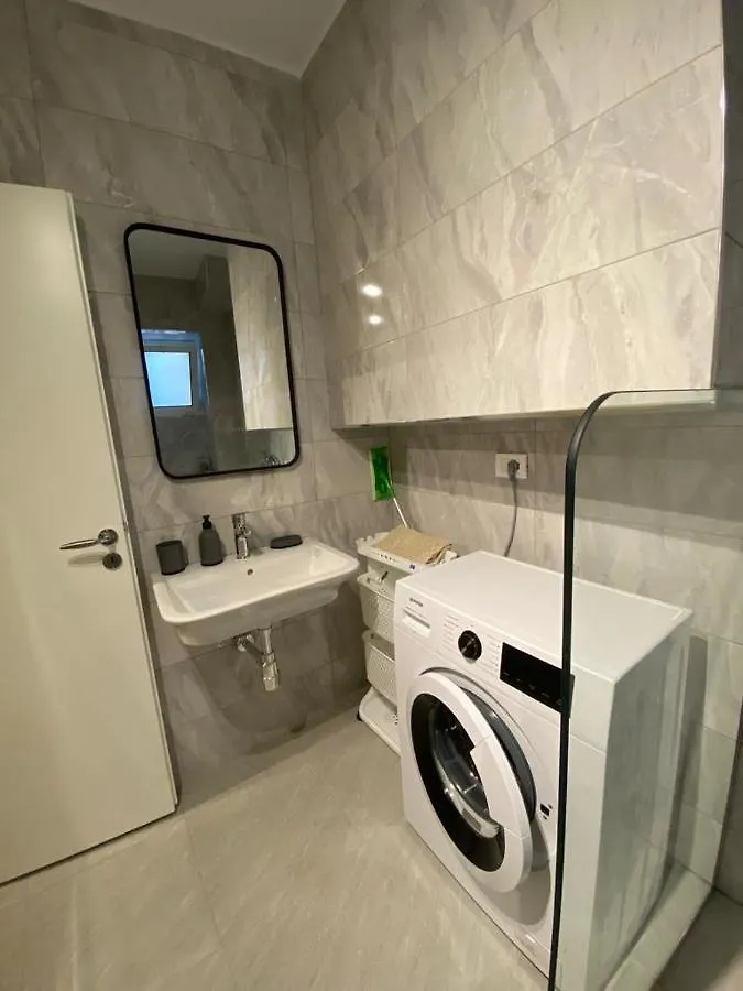 Saranda Beach Apartment
